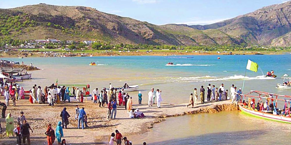 People's in Khanpur Dam - click pakistan tourism services