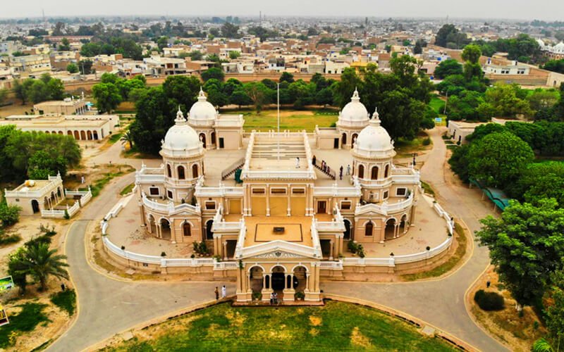 Stunning Gulzar Mahal - 15 Worth Visiting Palaces of Bahawalpur