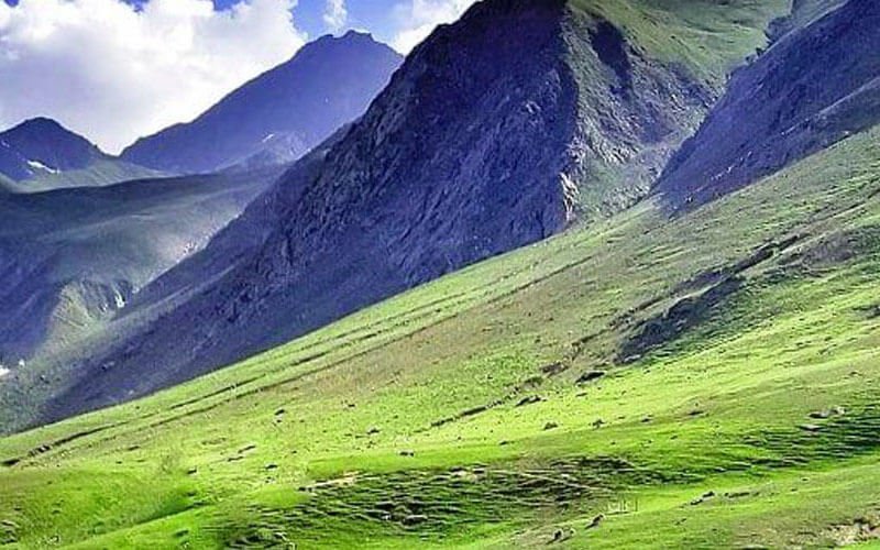 Dudipatsar Lake: A perfect adventure for mountain climbers