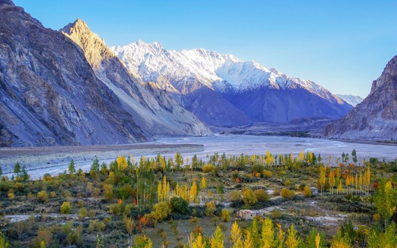 5 Days Travel Package to Hunza Minapin Passu Peak