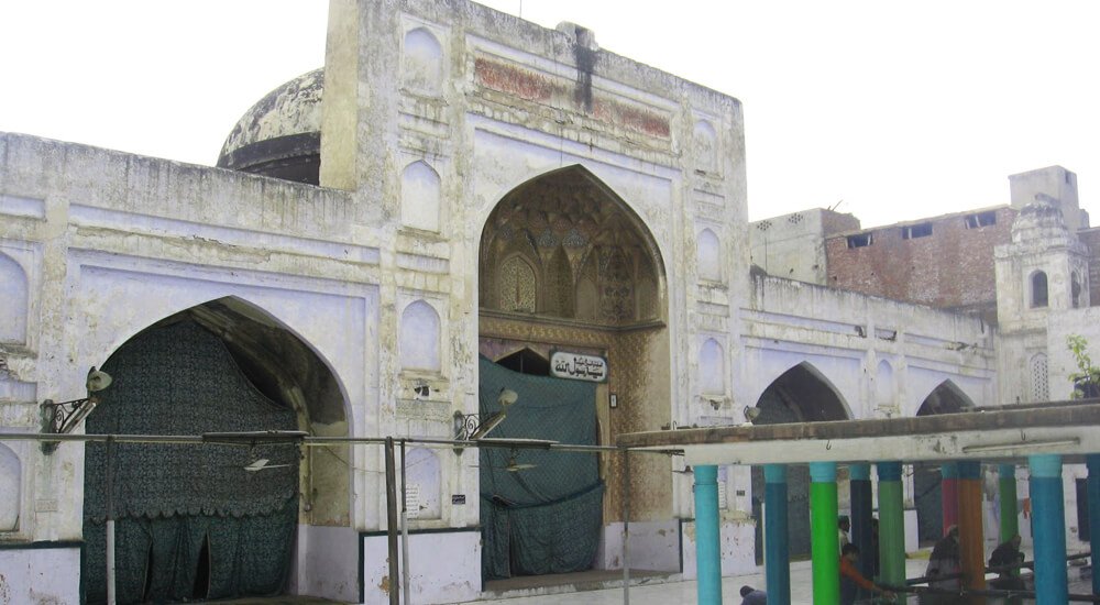Begum Shahi Mosque - Best Tourist Attraction in Lahore