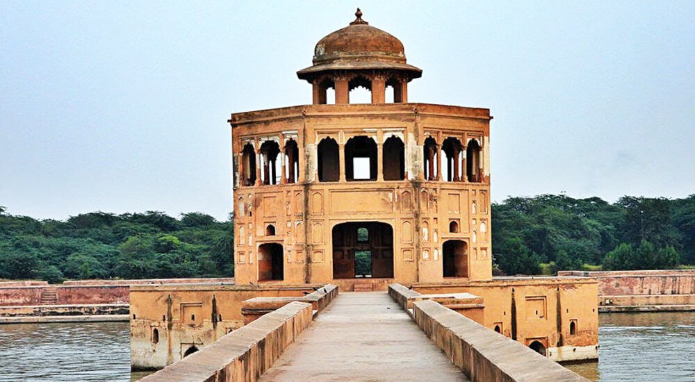 Heran Minar - Best Tourist Attraction in Lahore