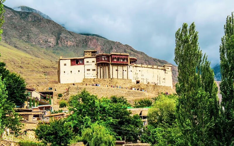 6 Days Hunza Altit Baltit Fort Eagle Nest Tour Package