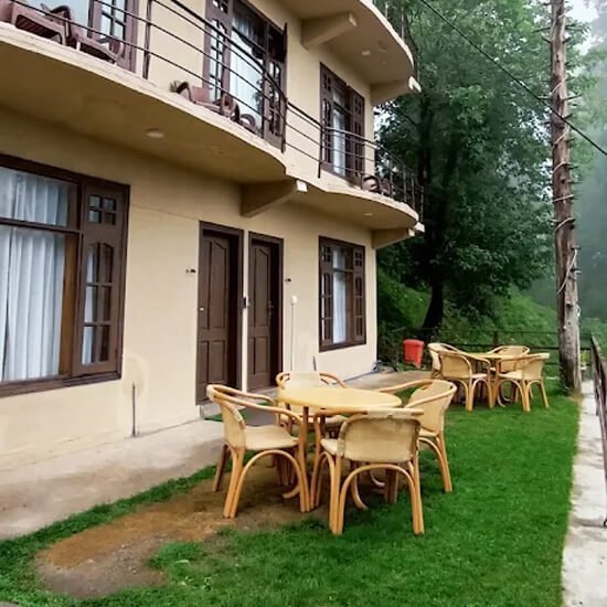 Fogland Hotel Lawn Area