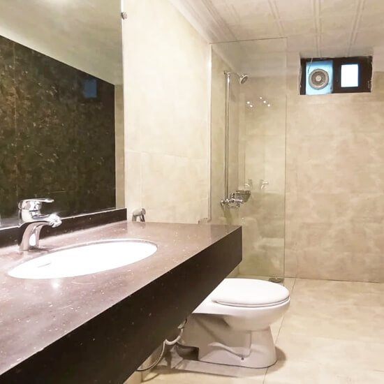 Fogland Hotel Washroom