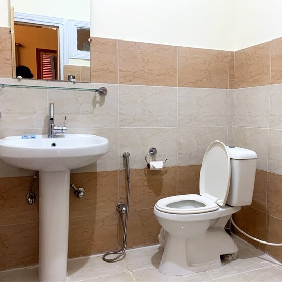 Lalazar Family Resort Washroom