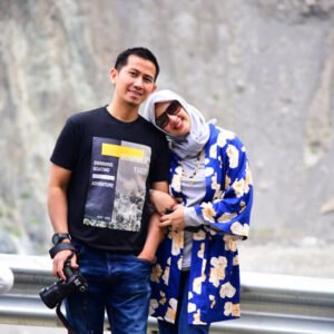 Our foreigner Couple enjoying their Honeymoon in Kashmir