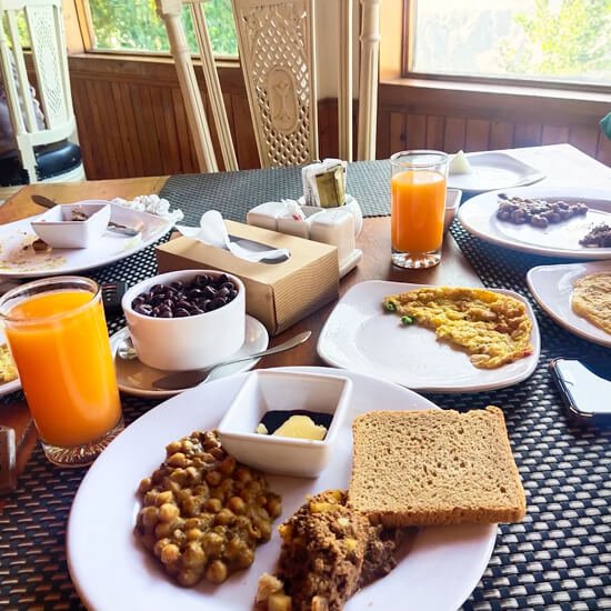 Roomy Daastaan Hotel Breakfast