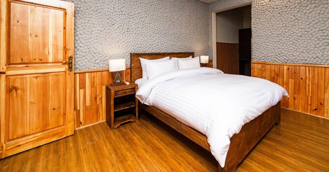 Roomy Daastaan Hotel Standard Room