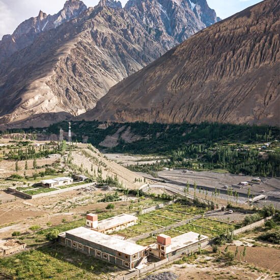 Roomy Khawna Hotel Valley view