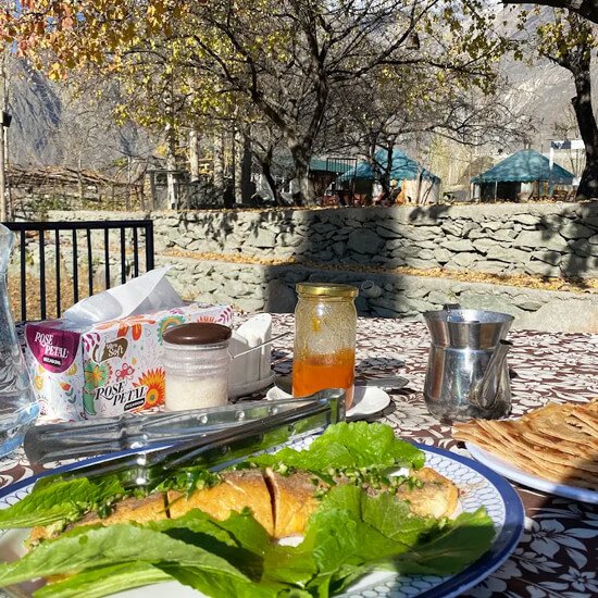 Roomy Yurt Minapin Breakfast