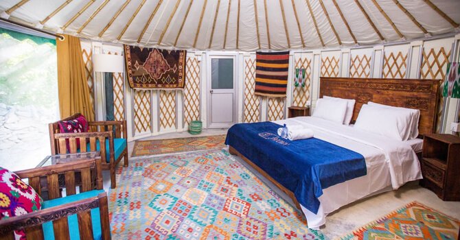 Roomy Yurt Minapin Deluxe Yurt