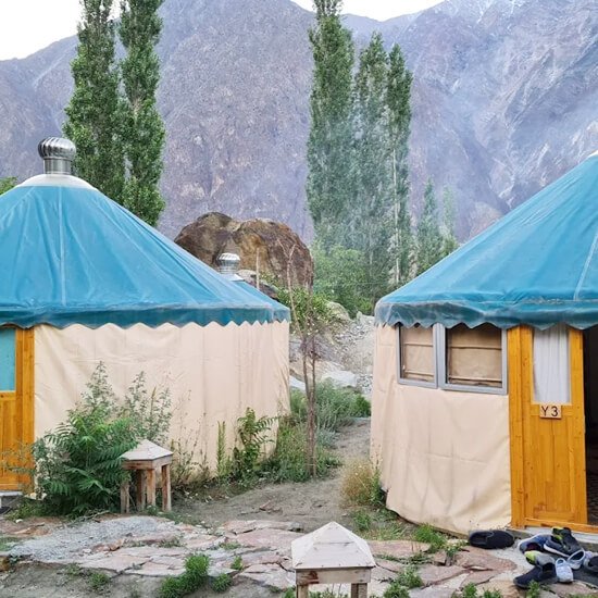 Roomy Yurt Minapin Valley View