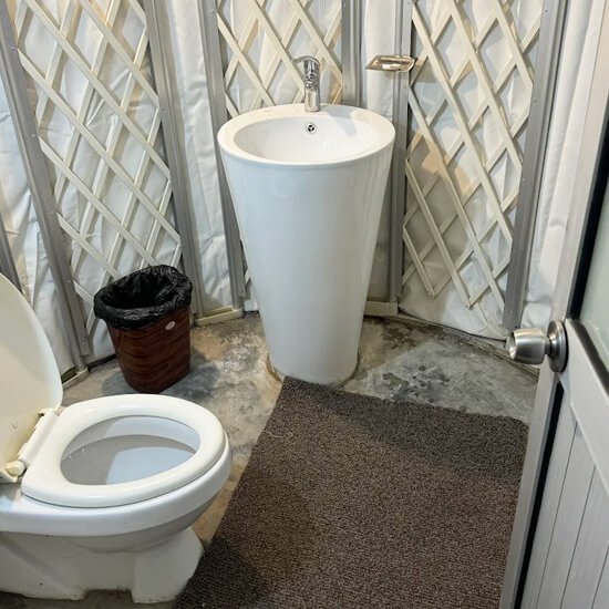Roomy Yurt Minapin Washroom