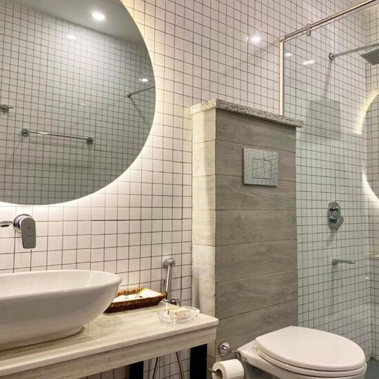 Sky Lodges Hotel Washroom