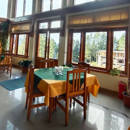 The Spruce Resorts Dinig Area