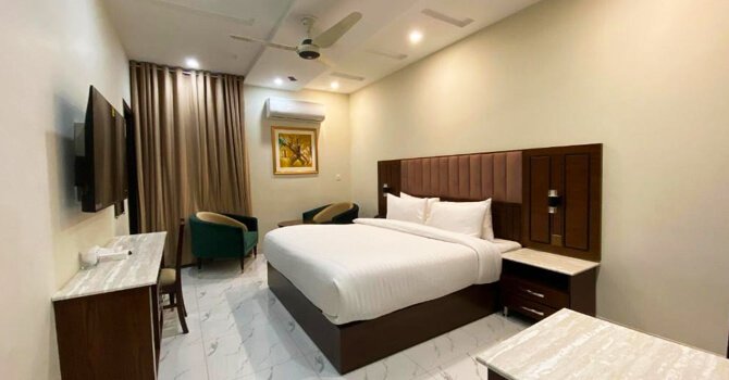 Ambrina Hotel Deluxe King Room