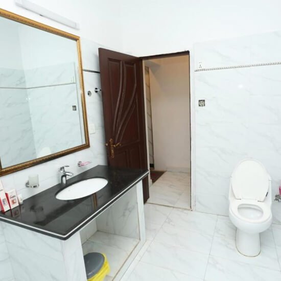 Grand Swiss Hotel & Apartment's Lahore Washroom