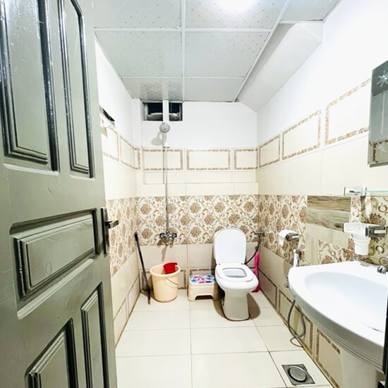 Mir Continental Hotel Keran Washroom