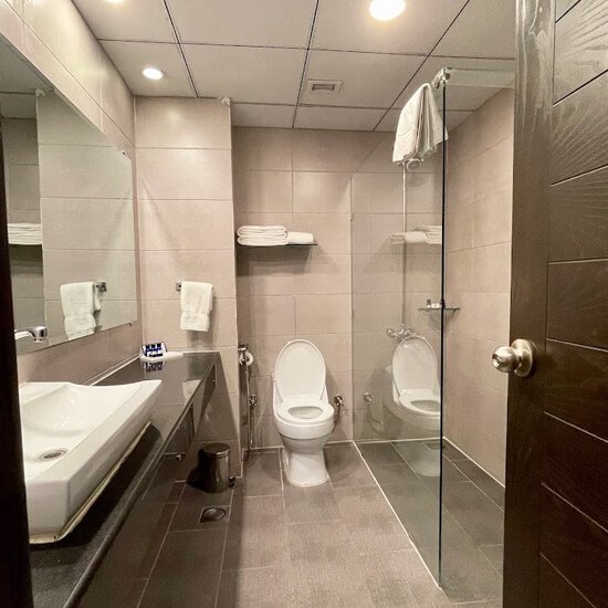 Roomy Signature Hotel Washroom