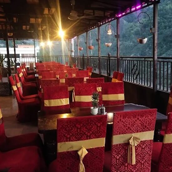 State Continental Hotel Outdoor Dinning Area