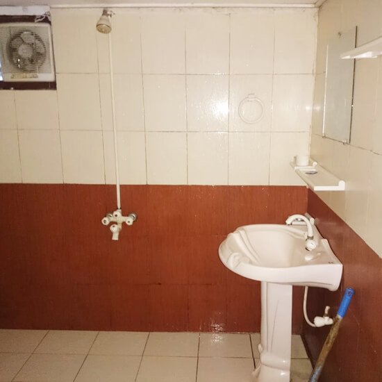 State Continental Resort Kutton Washroom