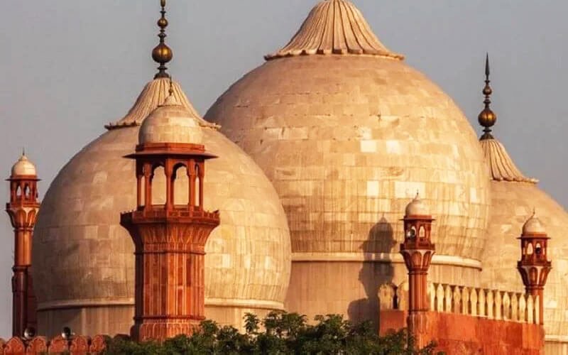 The History of Magnificent Badshahi Mosque